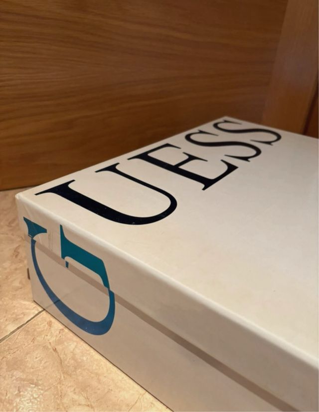 Botas altas GUESS negras