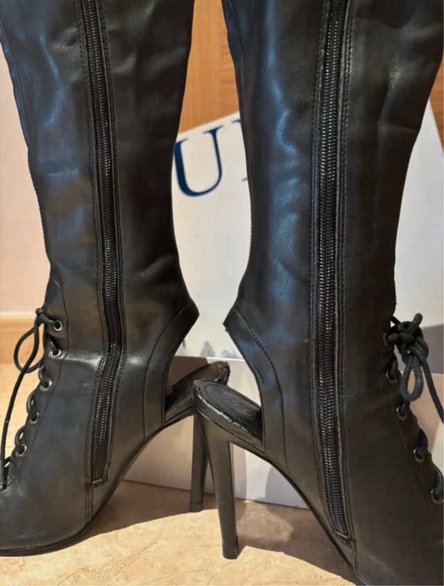 Botas altas GUESS negras