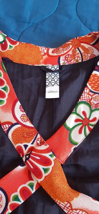 Blusa negra estilo japonés