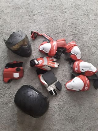 Protecciones Skate - Casco y rodilleras