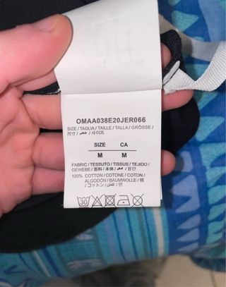 T-Shirt Off-White nera “Peace”