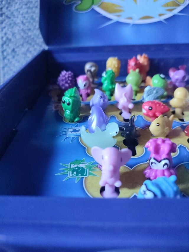 Stikeez: Álbum + Juego 37 Stikeez)