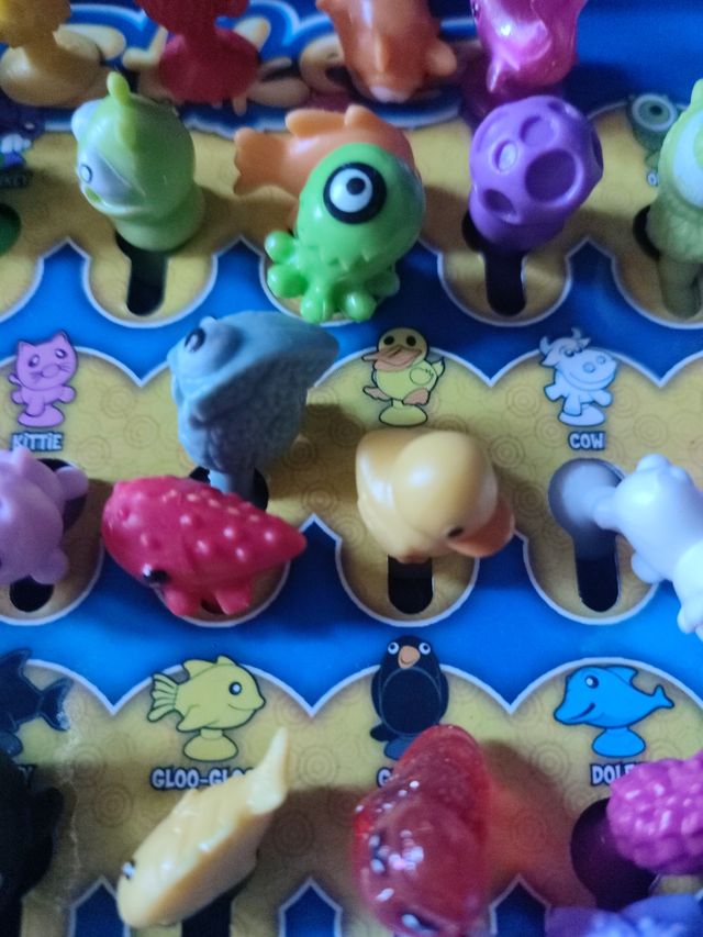 Stikeez: Álbum + Juego 37 Stikeez)