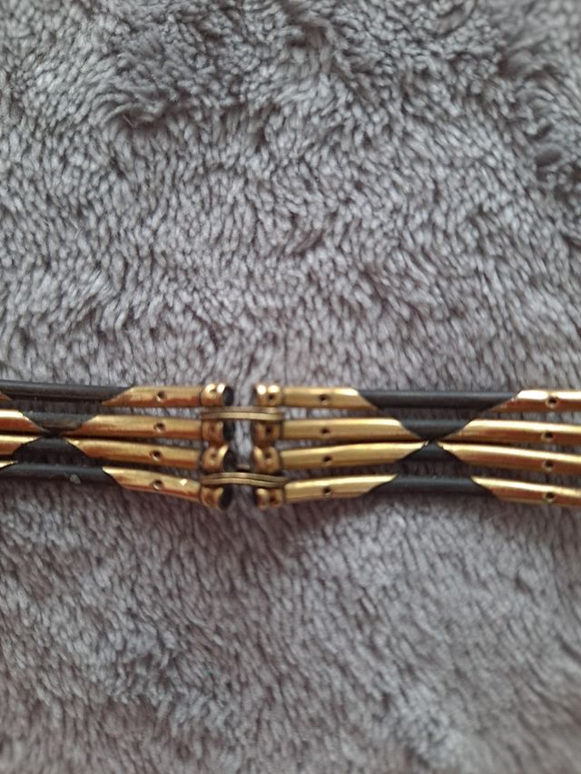 Pulsera de los 70s, color oro y negro