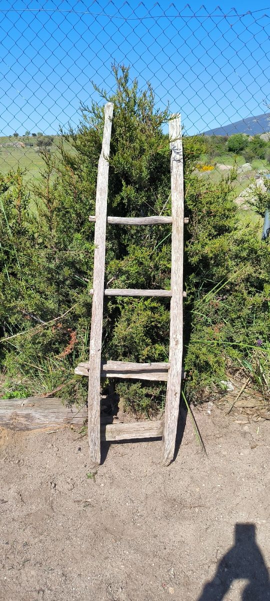 Escalera de madera rústica