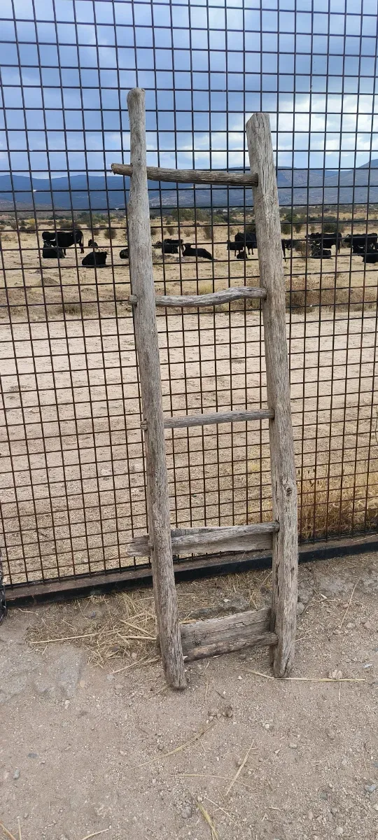 Escalera de madera rústica