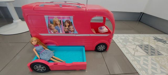 Autocaravana Barbie: ¡A viajar!