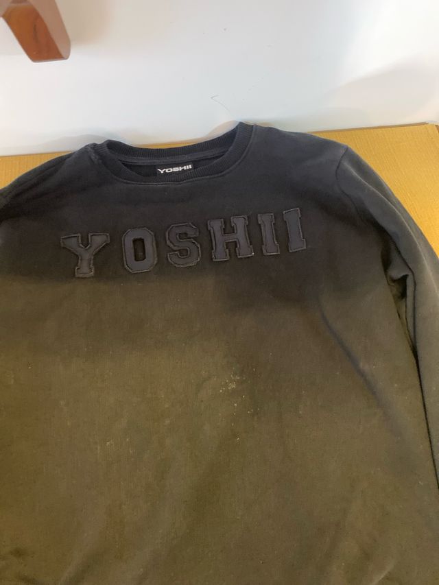 Felpa nera Yoshii