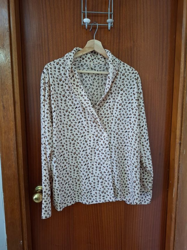 Pijama beige estampado 3 piezas