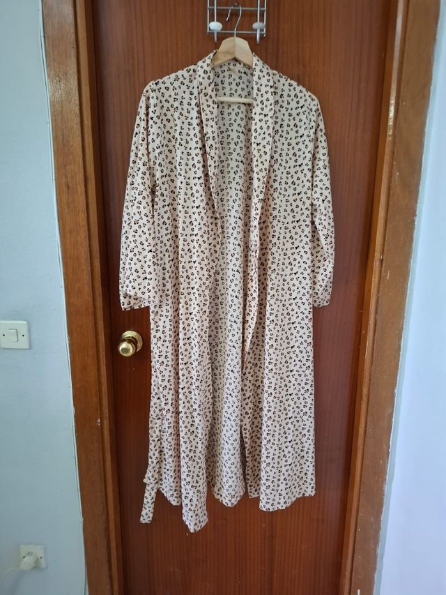 Pijama beige estampado 3 piezas