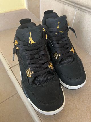 Air Jordan 4 Retro - Negras y Doradas de segunda mano por 15 EUR en Teià en  WALLAPOP