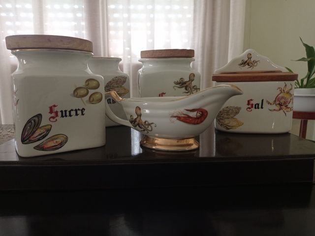 Joc de porcelana antiga: pots + saler + salsera