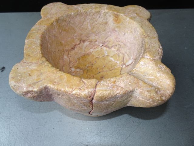 Mortero / Almirez antiguo de mármol ,Santa Tecla.