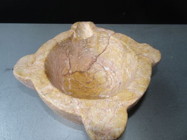 Mortero / Almirez antiguo de mármol ,Santa Tecla.