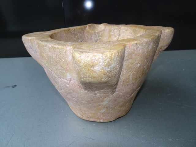 Mortero / Almirez antiguo de mármol ,Santa Tecla.
