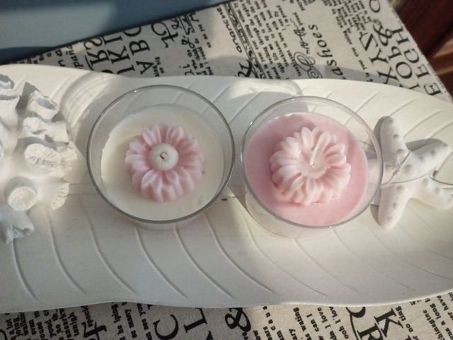 Candele in bicchiere con cera di soia.