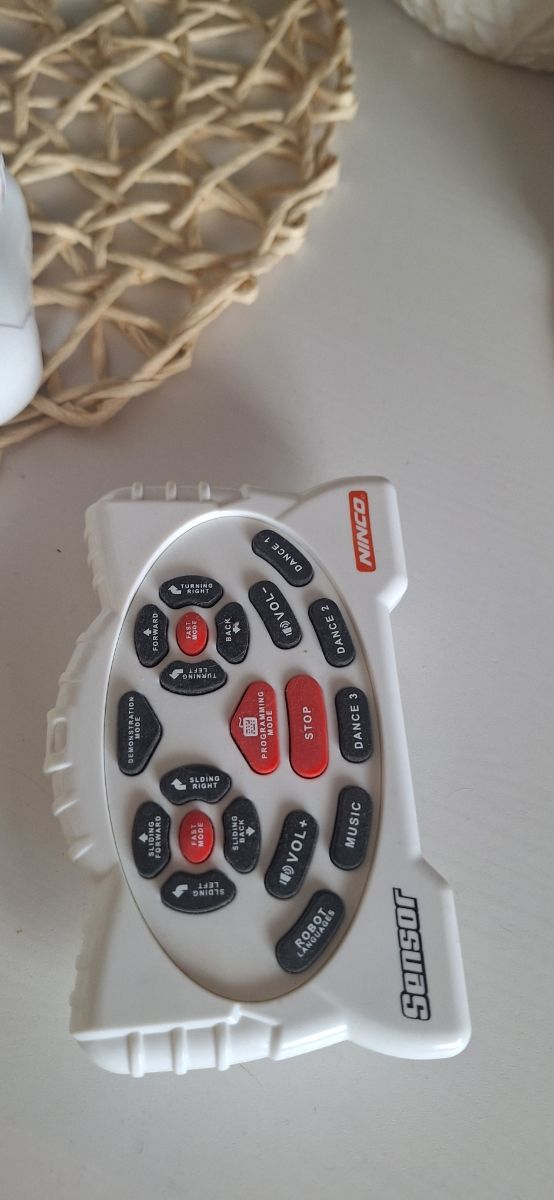 Robot juguete infantil interactivo