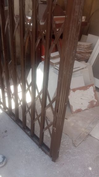 Reja  plegable para balconera Leer bien