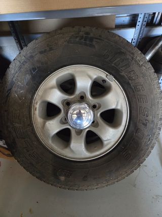 Llantas y neumáticos Mitsubishi Montero 