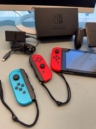 Nintendo Switch - Rojo y Azul