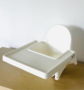 Mesa bandeja y asiento Trona IKEA blanca