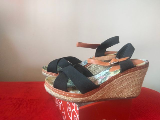 Sandalias cuña negras y marrón - talla 38