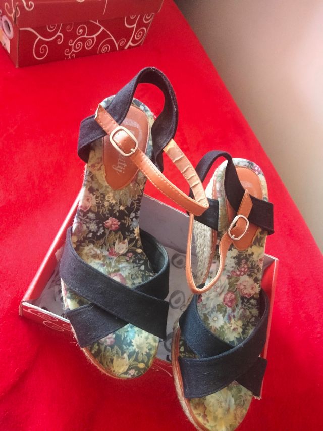 Sandalias cuña negras y marrón - talla 38