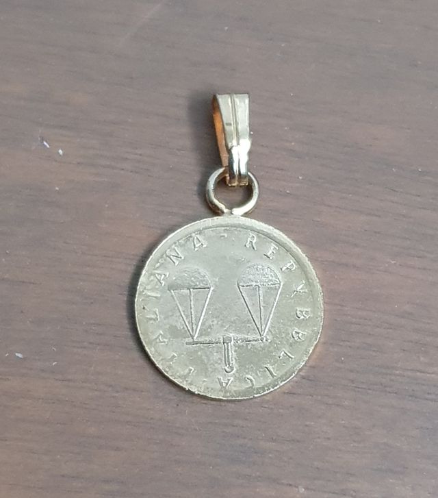 Medaglia pendente placcata oro 