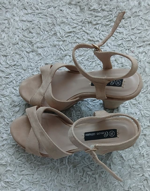 Sandalias tacón beige plataforma