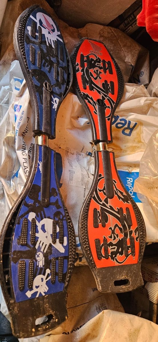 2 Monopatines Apower, 10€ cada uno

