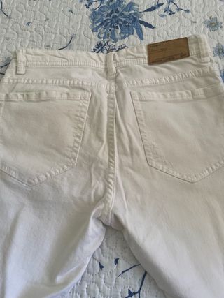 Jeans Pull&Bear blancos rotos -talla 19