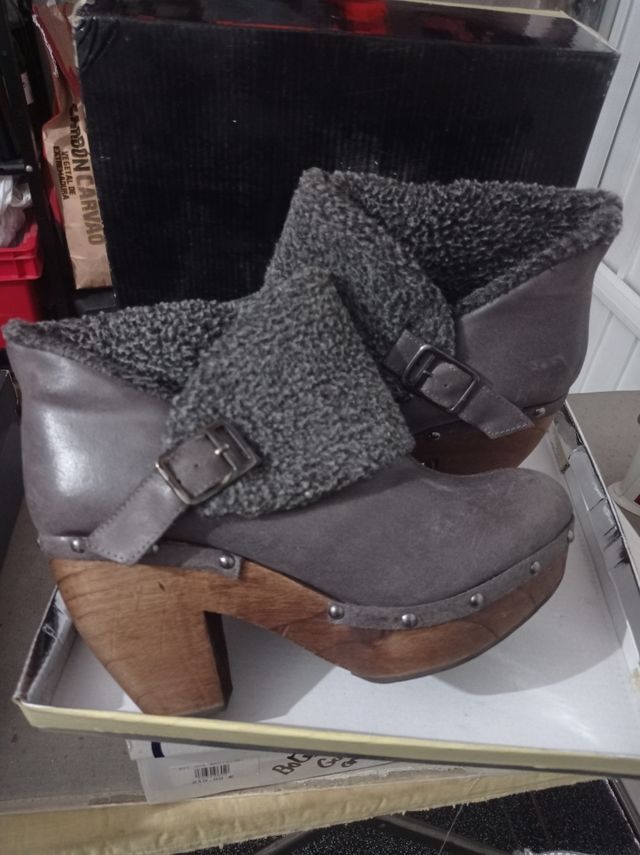 Botines Royalty grises.