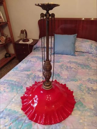 Lampara antigua metal y cristal roja