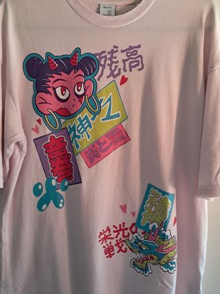 Camiseta Bershka rosa estampada 