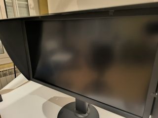 Monitor 27" Eizo ColorEdge + visera.