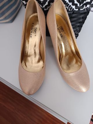 Zapatos CLOWSE dorados