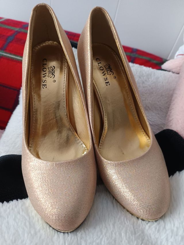 Zapatos CLOWSE dorados