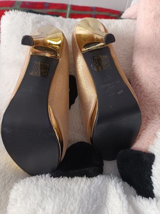 Zapatos CLOWSE dorados