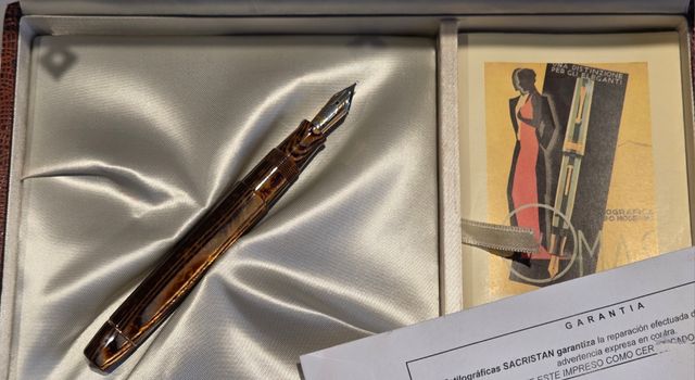 Pluma OMAS Celuloide Arco Brown