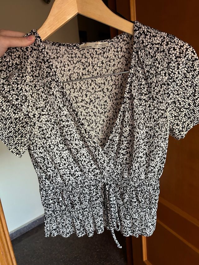 Blusa PULL&BEAR flores - talla S