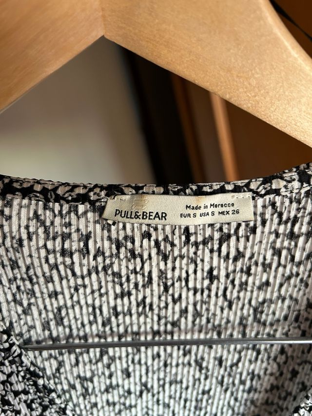 Blusa PULL&BEAR flores - talla S