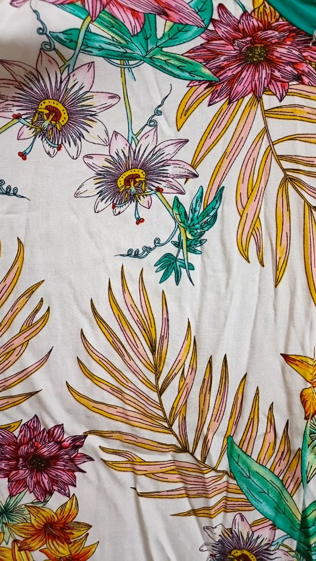 Camisa veraniega con flecos 