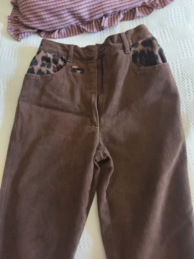 Pantalones vaqueros marrón bolsillo animal print (