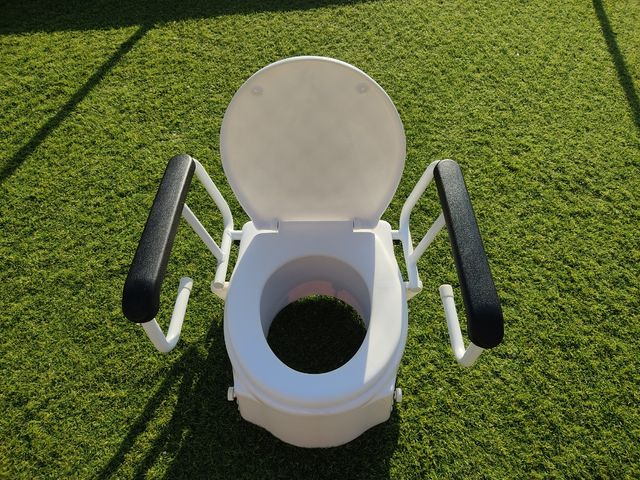 Asiento WC elevador con brazos