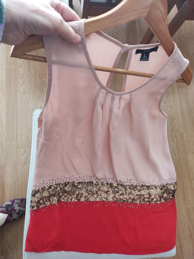 Blusa rosa y roja c/lentejuelas - Talla L