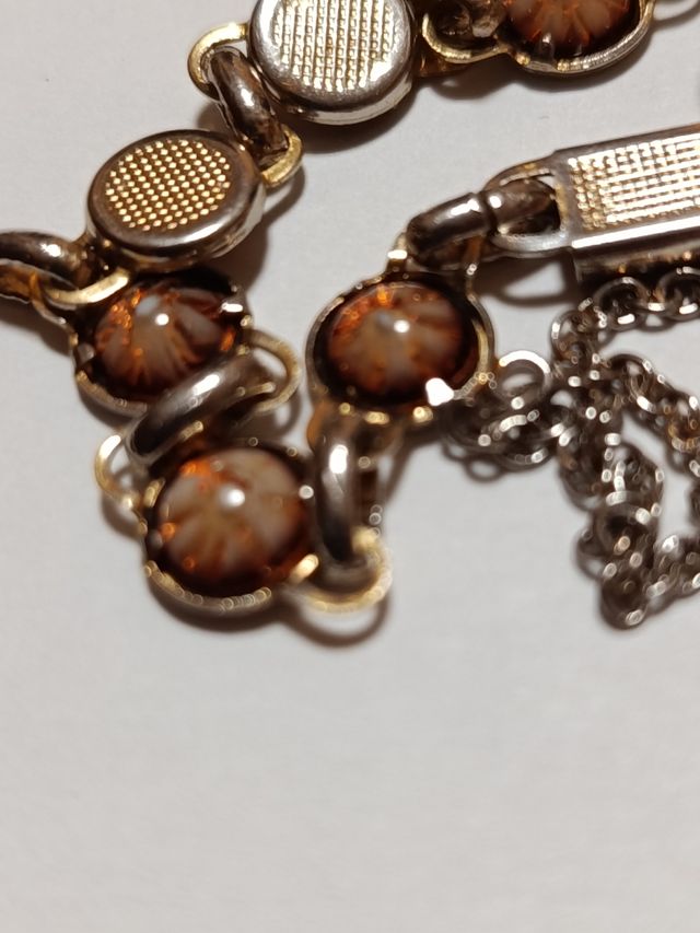 Pulsera vintage dorada con piedras