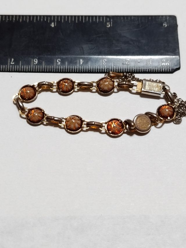 Pulsera vintage dorada con piedras