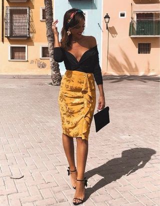 Falda midi mostaza estampada