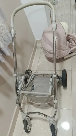 Carrito Bebecar bebé rosa y blanco