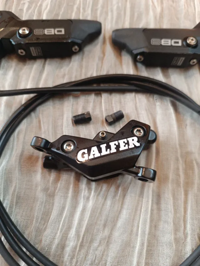 Freno SRAM DB8 trasero completo y maneta delantera